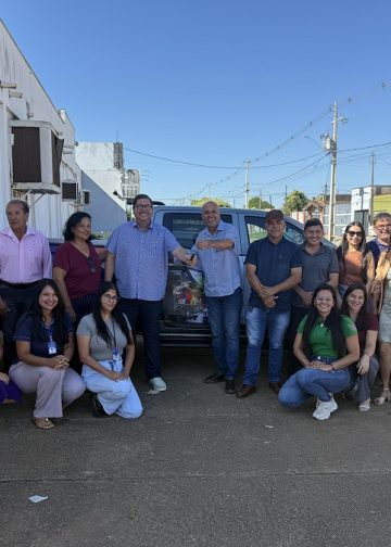 Deputado Ismael Crispin entrega veículo para fortalecer a saúde de Machadinho do Oeste