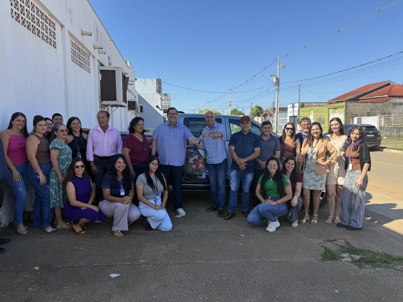 Deputado Ismael Crispin entrega veículo para fortalecer a saúde de Machadinho do Oeste
