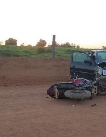 Colisão entre carro e duas motocicletas deixa dois feridos na zona rural de São Miguel do Guaporé