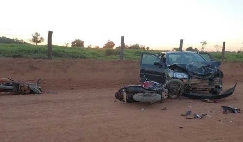 Colisão entre carro e duas motocicletas deixa dois feridos na zona rural de São Miguel do Guaporé