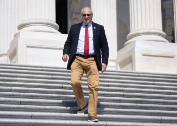 Stauber concorrerá ao cargo de principal republicano em Recursos Naturais da Câmara, enquanto Westerman pondera o próximo passo