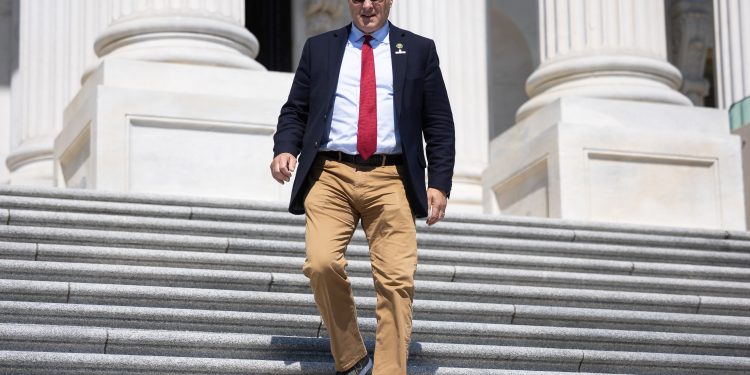 Stauber concorrerá ao cargo de principal republicano em Recursos Naturais da Câmara, enquanto Westerman pondera o próximo passo
