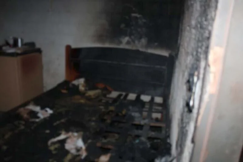 Mulher ateia fogo em quarto com adultos e crianças dentro, causa pânico e acaba presa em Rolim de Moura