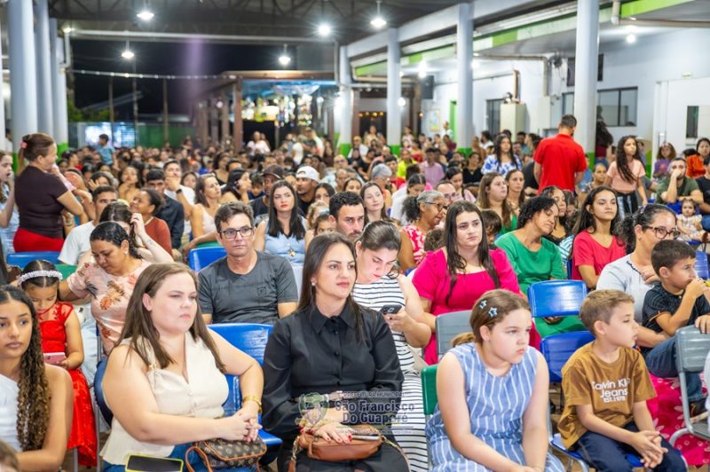Prefeito Zé Wellington participa das festas escolares e se destaca na união das famílias em São Francisco do Guaporé