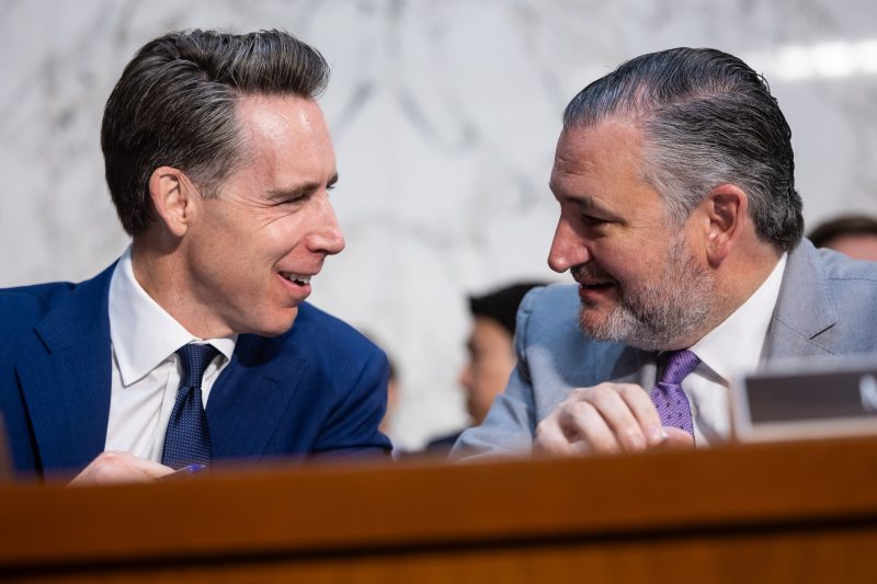 Cruz e Hawley encerram isenções antitruste para empresas de IA