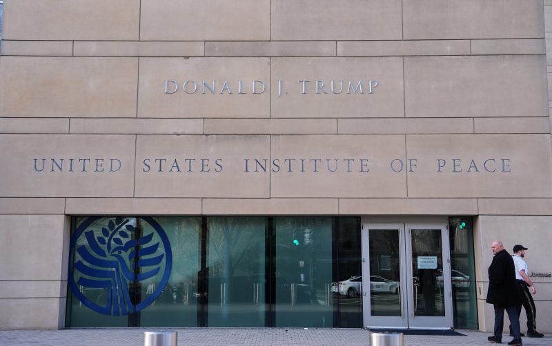 Moção urgente apresentada para impedir a gravação do nome de Trump no edifício do Instituto da Paz dos EUA