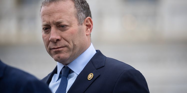 Gottheimer revela 2 projetos de lei bipartidários sobre segurança de IA