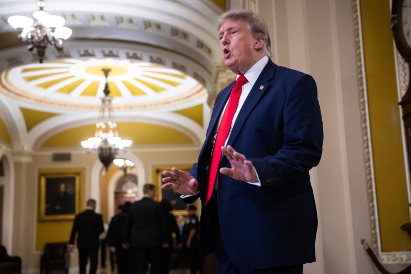 Trump cancela US$ 1 bilhão em gastos federais no último desafio ao Congresso