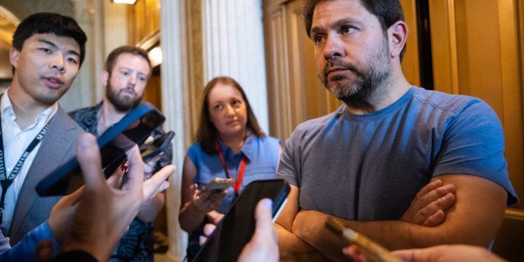 Gallego avalia os democratas por suas mensagens de meio de mandato aos homens