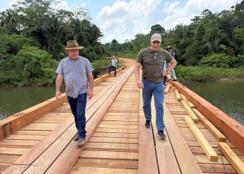 Pedro Fernandes acompanha obras do DER na Ponte do Cabeça, na RO-010