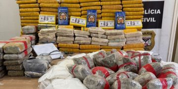 Polícia Civil apreende mais de 240 kg de drogas após tiroteio e fuga de criminosos