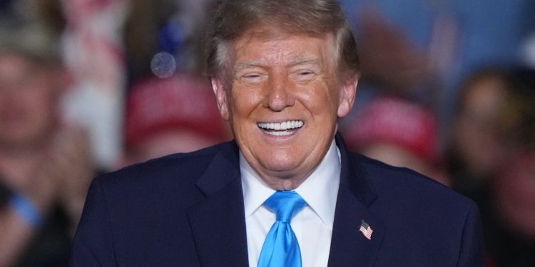 Trump fortalece um aliado de Nova York em uma corrida difícil