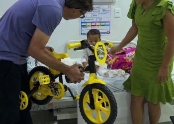 Jaru: Criança Feliz reúne famílias e distribui brinquedos e bicicletas no Dia das Crianças