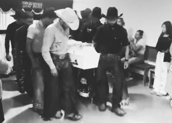 Jaru: amigos de Raulan participam de sepultamento trajados como peões de rodeio