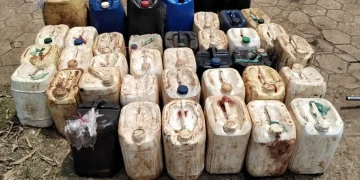 PF apreende cerca de mil litros de combustível em porto clandestino em Guajará-Mirim