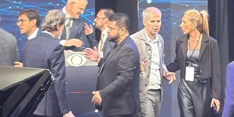 Debate na Band tem bate-boca entre marqueteiros e tensão nos bastidores