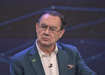 Augusto Cury oficializa apoio a Flávio Bolsonaro sob condição de ‘pacificação nacional’